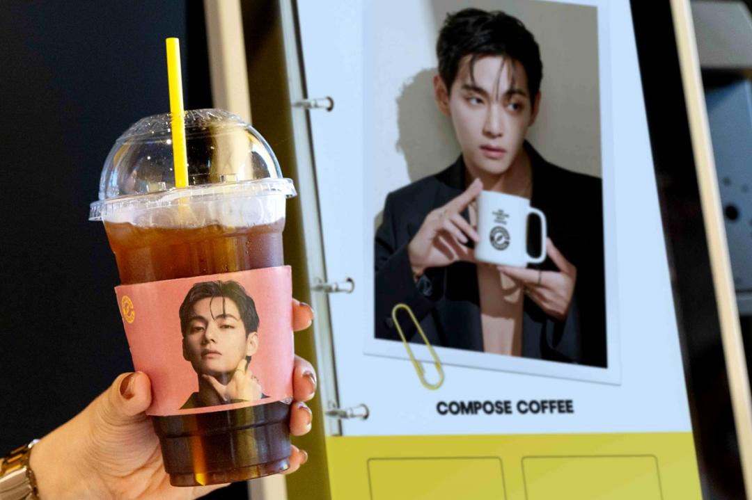 即日起購買任一飲品即獲得「BTS V限量杯套」乙個，數量有限送完為止。（品牌提供）