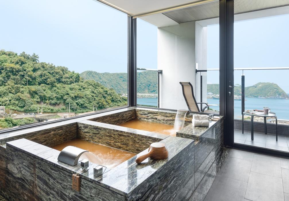 煙波蘇澳四季雙泉館獨有「黃金雙湯」，結合全球少見同時具備冷溫雙泉特性的珍稀資源，展現蘇澳冷泉獨特療癒力。（飯店提供）