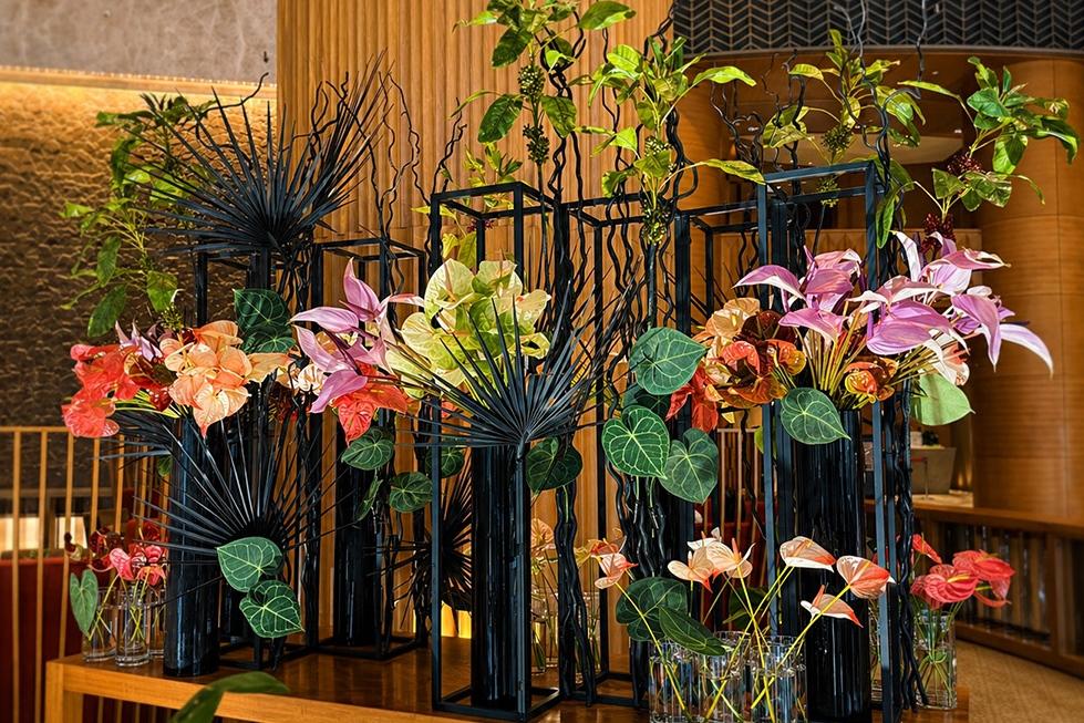 母親節不只送康乃馨！府城最高飯店推「火鶴花」花藝展、體驗課與餐飲禮遇