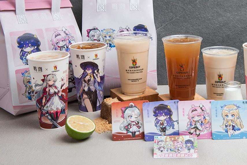 COMEBUY即日起至7月15日夢幻聯動《鳴潮》，杯身同步換上限定包裝，購買指定飲品再送周邊或虛寶。（品牌提供）