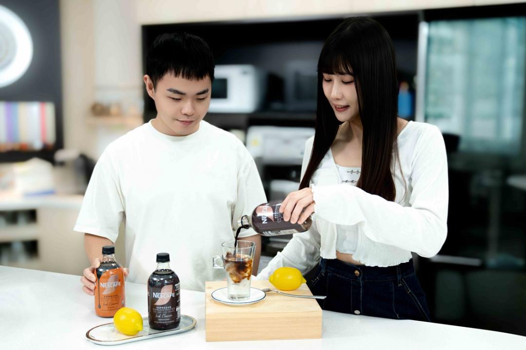 「NESCAFÉ 雀巢咖啡 Espresso 濃縮液」適合做為創意基底，能自由搭配氣泡水、果汁等飲品，輕鬆變化出氣泡美式、西西里咖啡等。（品牌提供）