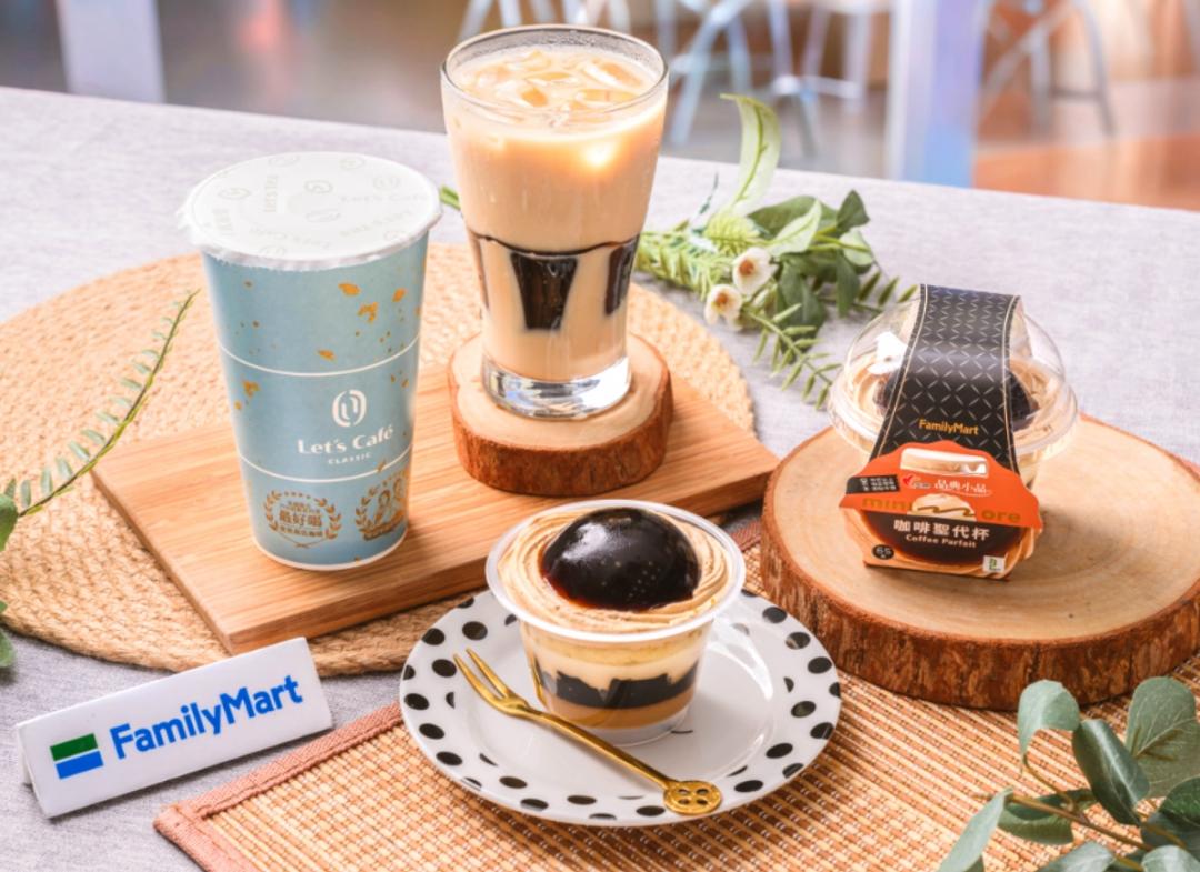 全家便利商店以「晶典小品」尬Let’s Café & minimore推咖啡Q凍拿鐵、咖啡聖代杯。（超商提供）