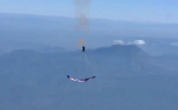 叫我第一名》極限飛行傘特技　568次空翻破紀錄