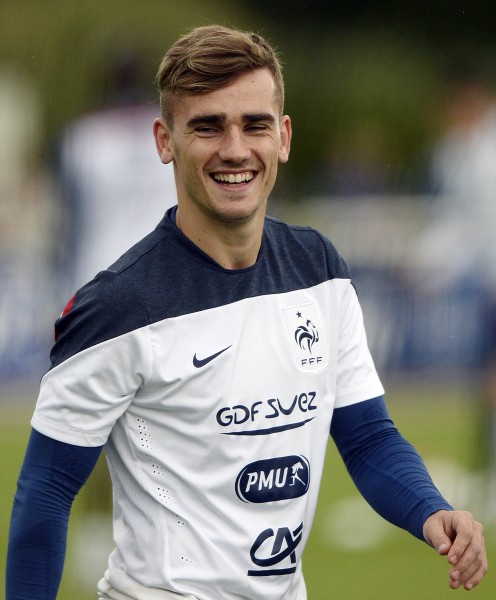 世足》法國小帥哥帶著遊戲機紓壓 英媒狠批