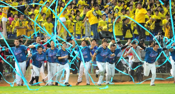 中職》客場封王不夠爽 猿隊週日桃園遊街