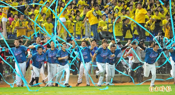 桃猿封王遊街 今high翻桃園