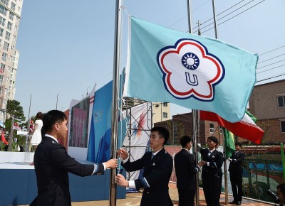 世大運》南韓KPOP配樂 台灣代表隊入村升旗