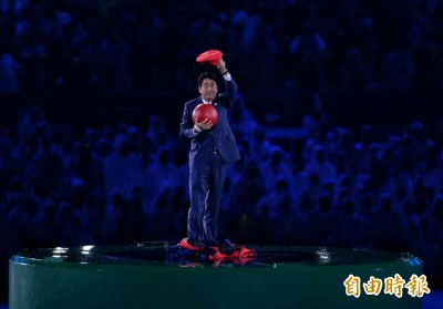 奧運》日本接棒奧運超有創意 安倍晉三變身瑪利歐瞬間移動