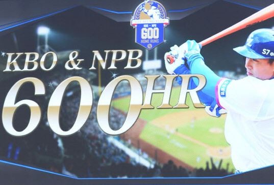 撿到李承燁600轟幸運球迷 三星送他Note 7...