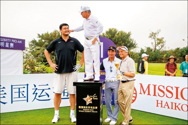 跟姚明比高 只有這方法