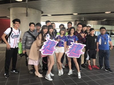 中職》LamiGirls機捷快閃 Lamigo球員擔機捷一日站長