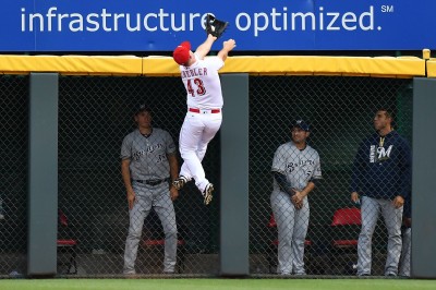 MLB》蹬牆美技沒收全壘打 紅人野手用守備捍衛主場（影音）