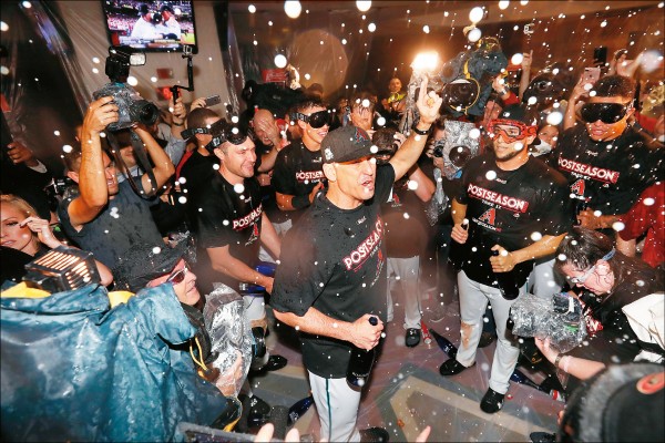 3個百年紀錄 掩護響尾蛇晉級