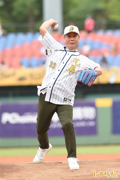 中職》「棒球先生」李居明  推出Mr. Baseball商品