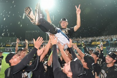 中職》霸氣！桃猿開幕送大禮  10號隊友可領冠軍戒