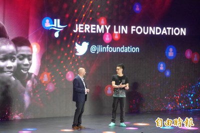 籃球》與英特爾跨界合作 林書豪現身台北電腦展