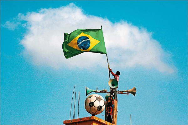 2018世足之最》最爽！巴西立法放世足假