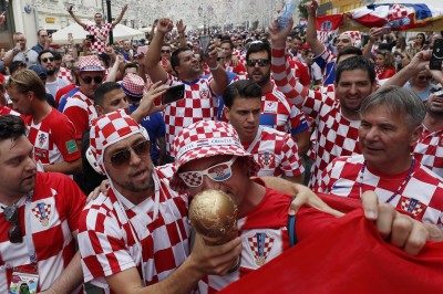 世足賽》擠爆首都與莫斯科街頭 克羅埃西亞球迷都瘋了！（圖輯）