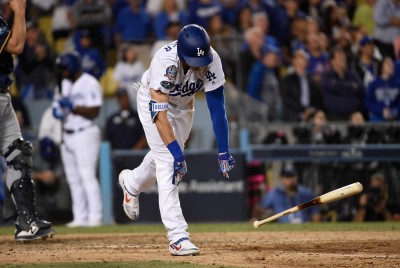 MLB》守備瑕疵打擊又熄火   去年國聯新人王怒摔球棒（影音）