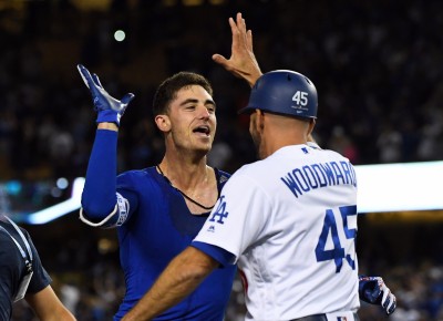 MLB》昨狗熊今成英雄！ 貝林傑繳美技還敲再見安（影音）