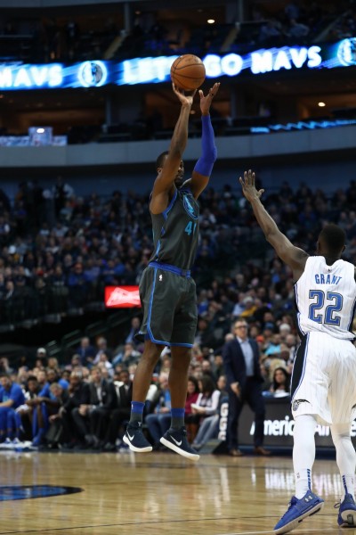 NBA》獨行俠擊潰魔術 十年來主場首度十連勝 NBA》獨行俠擊潰魔術 十年來主場首度十連勝