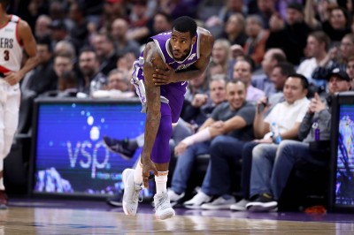 NBA》想衝進對手休息室「理論」 國王後衛遭攔 NBA》想衝進對手休息室「理論」 國王後衛遭攔
