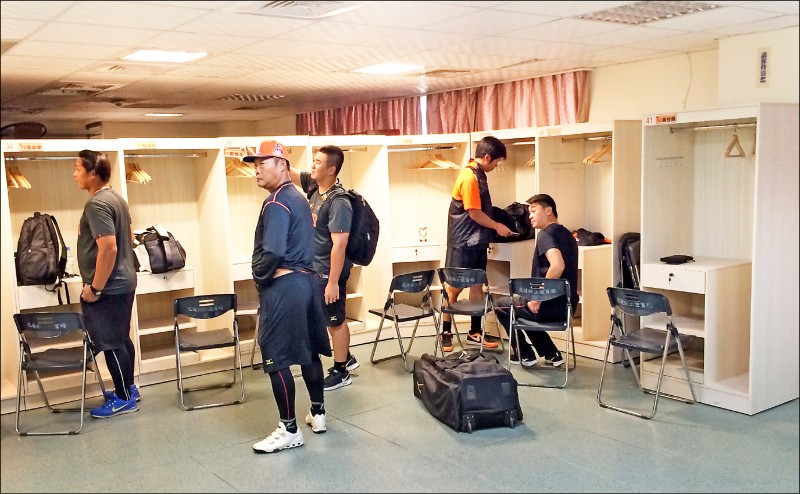 同場加映︰球場嚴禁用手機 條款至今仍適用