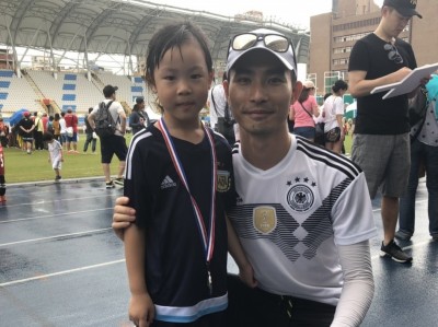 足球》北市幼兒足球賽今登場 2千名孩童不畏大雨上場競技 足球》北市幼兒足球賽今登場 2千名孩童不畏大雨上場競技