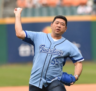 中職》「炸雞排比較簡單!」 NONO為富邦悍將開球 中職》「炸雞排比較簡單!」 NONO為富邦悍將開球