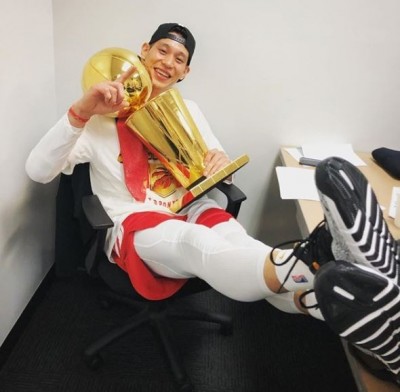 NBA》林書豪獲生涯首座冠軍 讓美媒驚艷 NBA》林書豪獲生涯首座冠軍 讓美媒驚艷