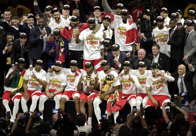 NBA總冠軍賽Live》羅利26分率軍擊敗勇士 暴龍奪冠 NBA總冠軍賽Live》羅利26分率軍擊敗勇士 暴龍奪冠