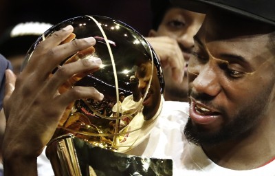 NBA》「3連霸守門員」當之無愧!雷納德東、西部皆奪FMVP NBA》「3連霸守門員」當之無愧!雷納德東、西部皆奪FMVP