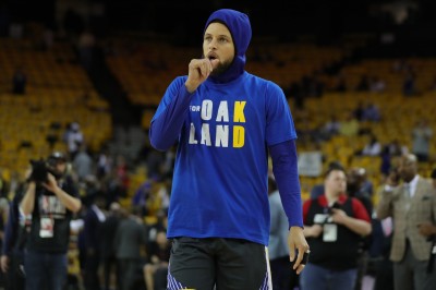 NBA》勇士全隊「為KD而戰」 Q.庫克穿杜蘭特衣服練球 NBA》勇士全隊「為KD而戰」 Q.庫克穿杜蘭特衣服練球