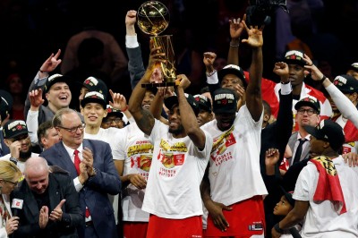NBA》喜悅的2019年 林書豪、林書緯同年奪冠 NBA》喜悅的2019年 林書豪、林書緯同年奪冠