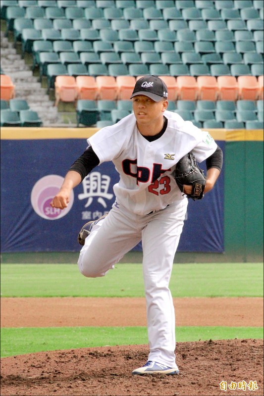 再次追夢》外野手森育彬 連趕兩場值了 再次追夢》外野手森育彬 連趕兩場值了