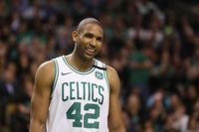 NBA》顧全球隊大局 綠衫軍中鋒跳脫合約 NBA》顧全球隊大局 綠衫軍中鋒跳脫合約