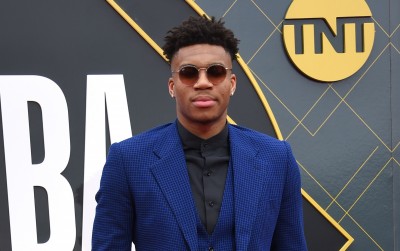 NBA》史上第二位歐陸MVP 字母哥力壓哈登抱走最大獎 NBA》史上第二位歐陸MVP 字母哥力壓哈登抱走最大獎