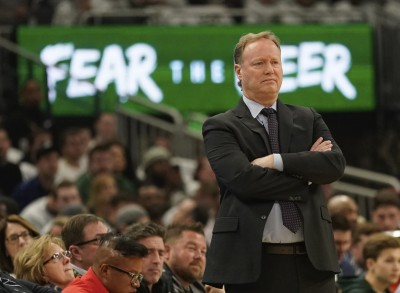 NBA》打造全聯盟戰績最佳勁旅 公鹿主帥勇奪最佳教練獎 NBA》打造全聯盟戰績最佳勁旅 公鹿主帥勇奪最佳教練獎
