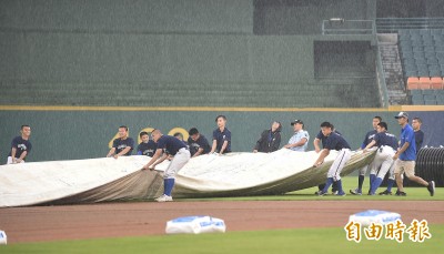 中職》下午豪雨 新莊獅悍延至5點20分開打 中職》下午豪雨 新莊獅悍延至5點20分開打