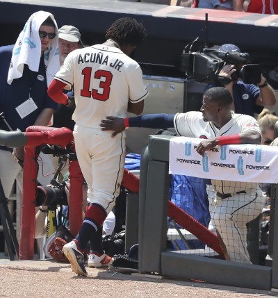 MLB》以為開轟結果打在牆上 勇士球星「慢跑」被換下場(影音) MLB》以為開轟結果打在牆上 勇士球星「慢跑」被換下場(影音)