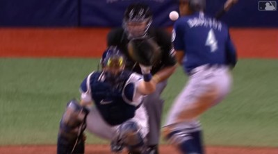 MLB》「眼前出現人生跑馬燈」 他險遭99英哩速球暴頭 (影音) MLB》「眼前出現人生跑馬燈」 他險遭99英哩速球暴頭 (影音)