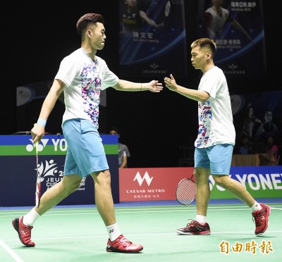 羽球世錦賽》李洋/王齊麟直落2拍落自家人 16強碰南韓組合 羽球世錦賽》李洋/王齊麟直落2拍落自家人 16強碰南韓組合