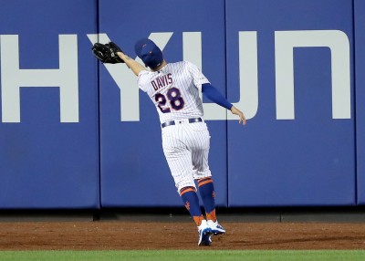 MLB》超狂背對接殺!大都會外野手伸手撈飛球(影音) MLB》超狂背對接殺!大都會外野手伸手撈飛球(影音)