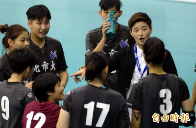 排球》睽違7年重返球場 「小牛」鄧衍敏盼成球員最佳後盾 排球》睽違7年重返球場 「小牛」鄧衍敏盼成球員最佳後盾