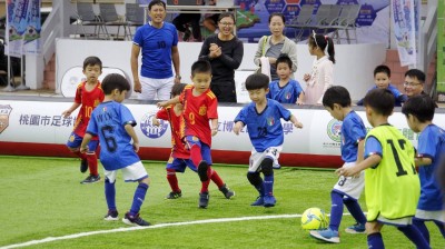 足球》一日全國三地開踢 幼兒足球正夯 足球》一日全國三地開踢 幼兒足球正夯