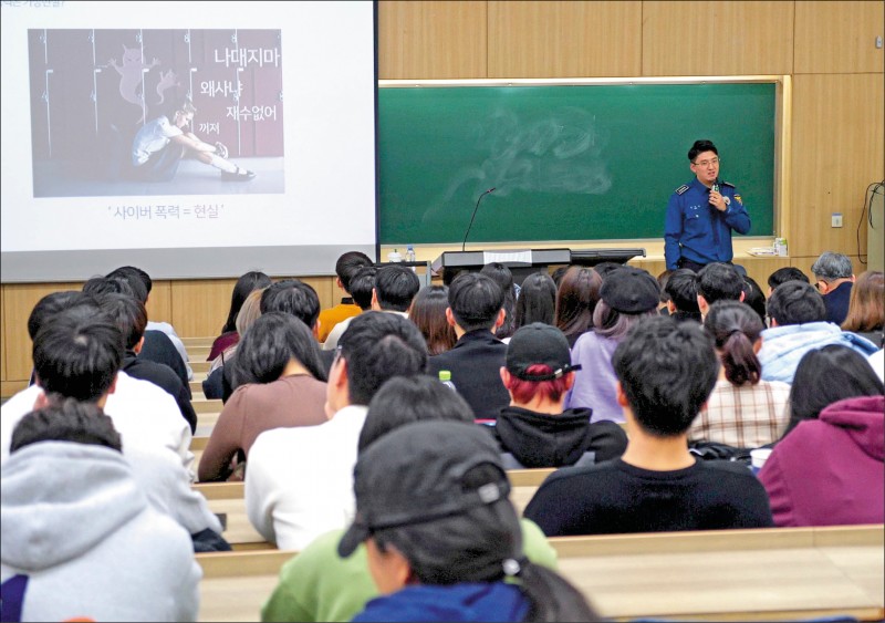 中英對照讀新聞》PM asks Koreans to use less power in winter總理請求南韓人冬季減少用電