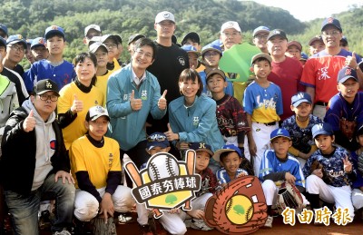 MLB》指導基層棒球 陳偉殷強調基本功 MLB》指導基層棒球 陳偉殷強調基本功