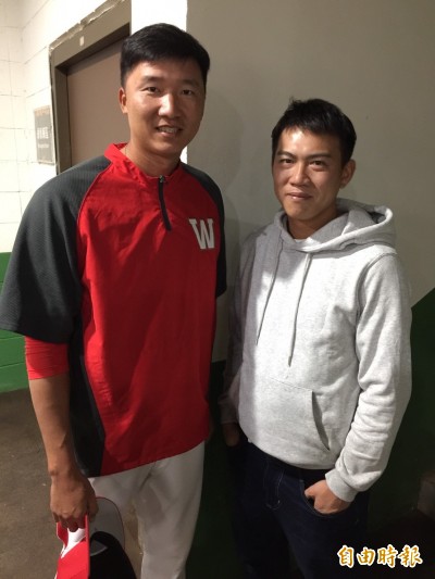 中職》廖文揚現身味全龍休息室 下個月正式報到 中職》廖文揚現身味全龍休息室 下個月正式報到