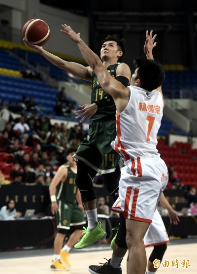 SBL》2638人進場!蔣淯安末節扮殺手 台啤開幕戰退璞園 SBL》2638人進場!蔣淯安末節扮殺手 台啤開幕戰退璞園