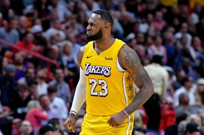 NBA》湖人又傳傷情!「詹皇」右肘不適明對老鷹出戰成疑 NBA》湖人又傳傷情!「詹皇」右肘不適明對老鷹出戰成疑